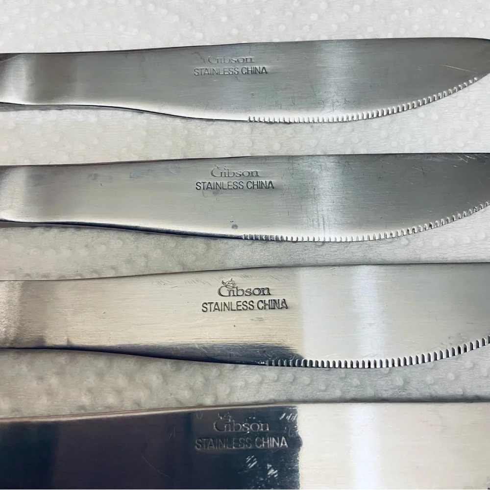 Gibson Vintage Palmore Stainless Silverware Four Piece Preowned Knife Set.